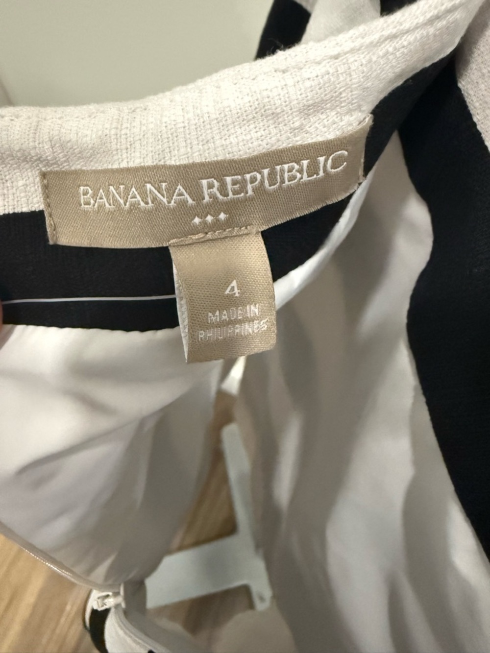 Banana Republic Pencil Skirt Size 4 black and white - Picture 3 of 4